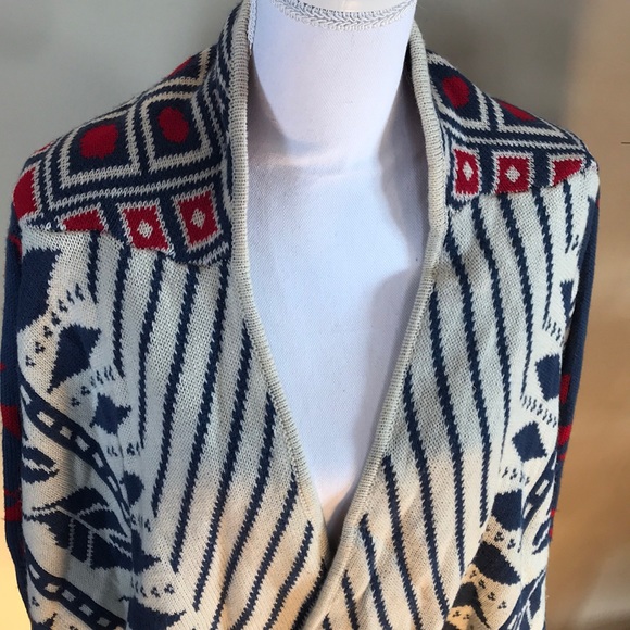 Warm red and blue patterned tribal sweater - Picture 4 of 4